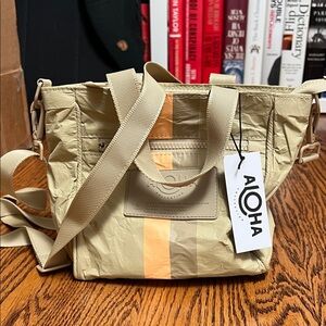 ALOHA Le Voyageur Crossbody bag